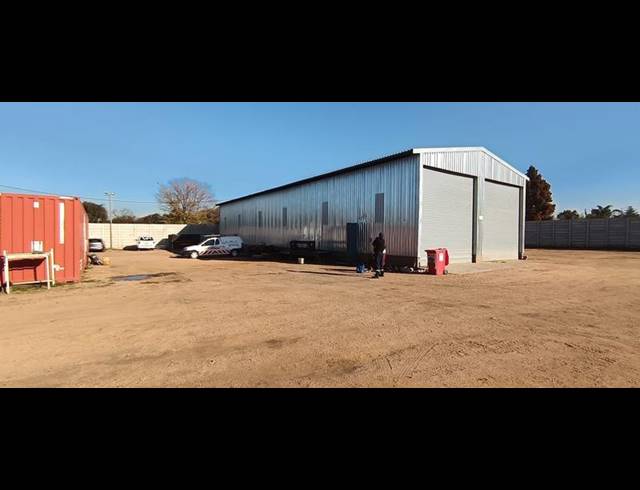 LAND PROPERTY TO RENT IN POMONA